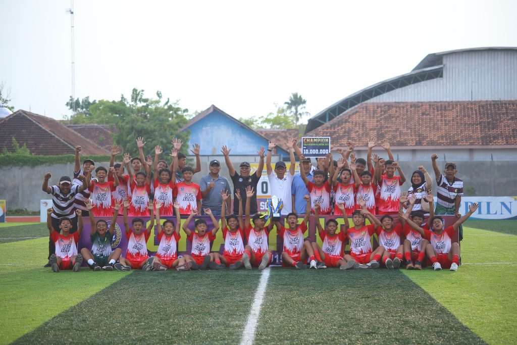 R2 Solo jadi juara Piala Soeratin U-13 2023 zona Jateng. (DOK. ASPROV PSSI JATENG)