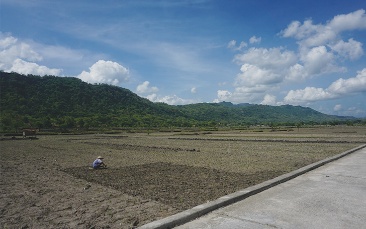 MENYEGARKAN MATA: Jalan pertanian dengan pemandangan alam indah di Desa Burikan, Kecamatan Cawas, Klaten.