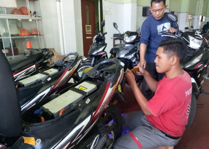 Pengujian Sertifikasi Uji Tipe (SUT) motor listrik di Kantor Dishub Solo.