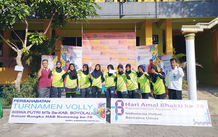 GEMBIRA: Siswa MTsN 9 Boyolali juara 3 lomba voli HAB.