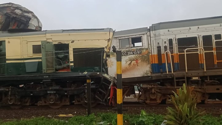 Kondisi KA Turangga dan Baraya yang bertabrakan di Petak Jalan Haurpugur - Cicalengka, Jawa Barat, Jumat (5/1/2024)