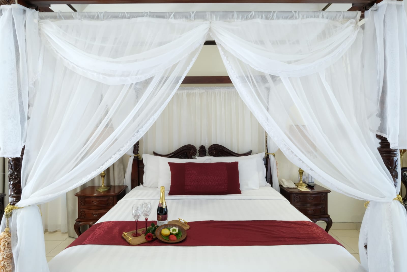 Kamar yang ditawarkan Kusuma Sahid Prince Hotel dalam paket pernikahan.