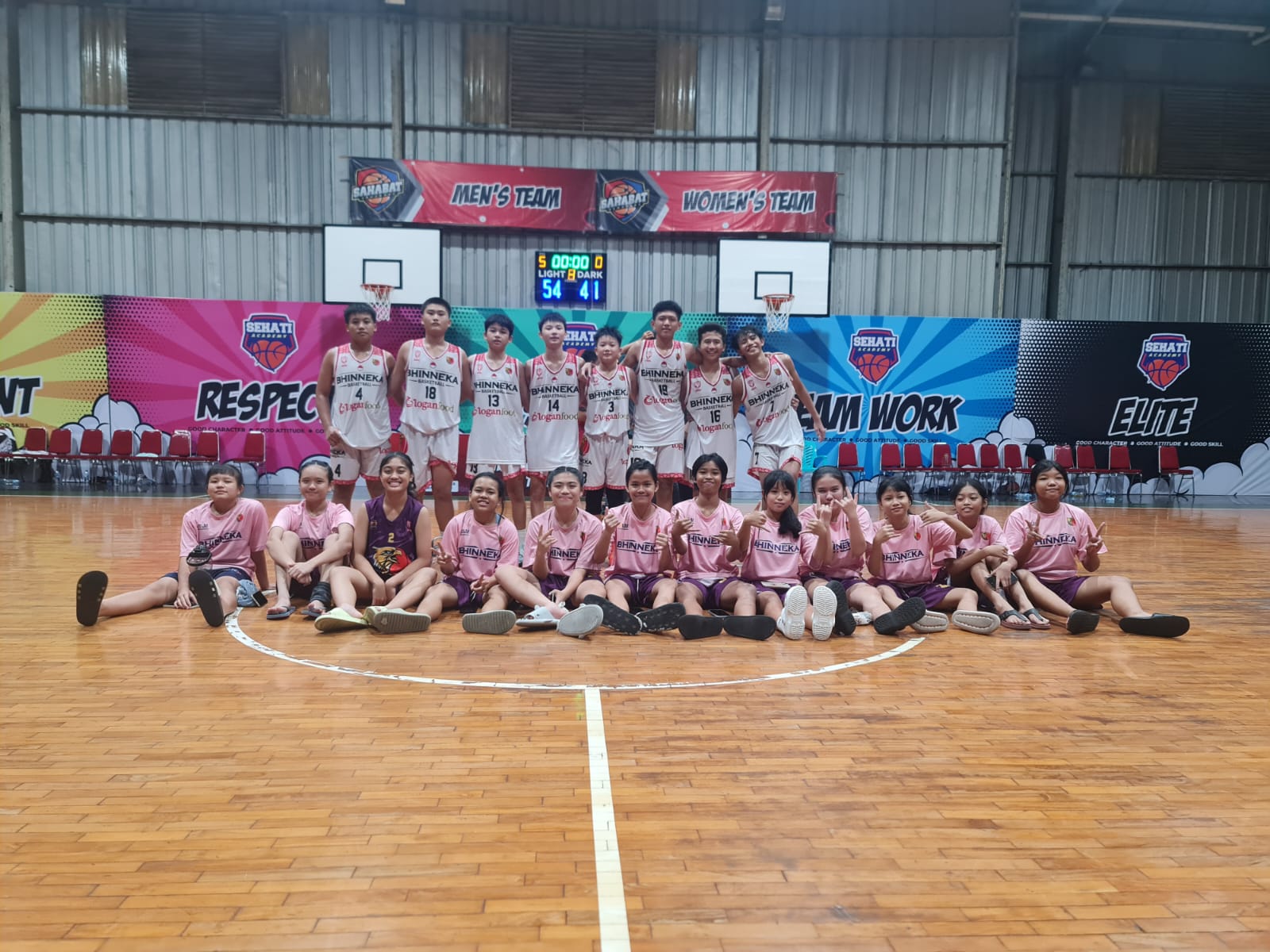 Bhinneka mengikuti Kejurprov Bola Basket 5x5 di GOR Sahabat Semarang, belum lama ini. (BHINNEKA FOR RASO)