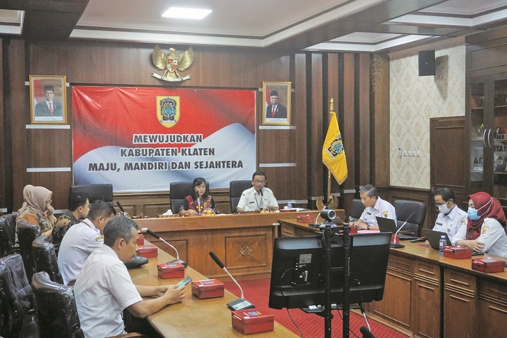 Anggota DPD RI Casytha Arriwi Katmandu bersama kepala organisasi perangkat daerah (OPD) Pemkab Klaten di Ruang Rapat B2 Setda Klaten.