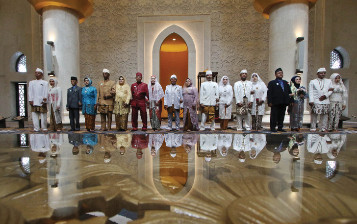 SEMOGA SAMAWA: Nikah masal yang digelar di Masjid Raya Sheikh Zayed, Kamis (11/1)