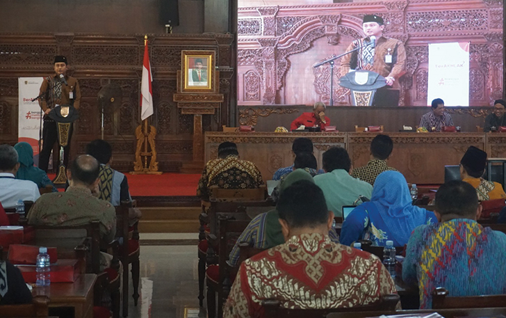 BERI ARAHAN: Ketua DPRD Klaten Hamenang Wajar Ismoyo dalam acara RPJPD di Pendapa Pemkab Klaten, Kamis (12/1)