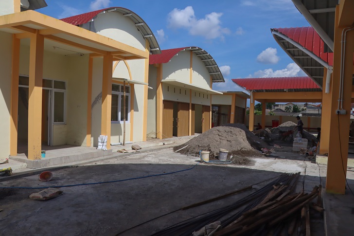 Bangunan Pasar Mebel Srikayu Kota Solo mengalami kerusakan. Padahal pusat perdagangan ini baru saja selesai didirikan.
