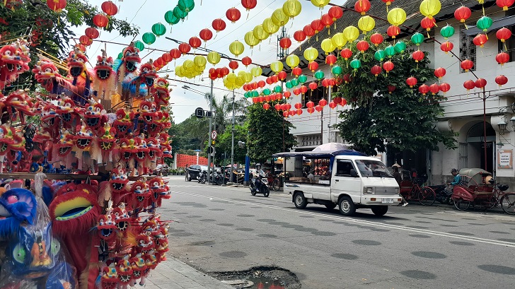Pernak-pernik Imlek yang dijual di kawasan Pasar Gede.