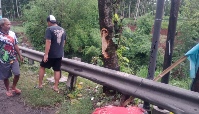 Kondisi lokasi kecelakaan tunggal di jalan Solo-Semarang, Dusun Gatak, Desa Tanduk, Kecamatan Ampel, Boyolali, Jumat (19/1).