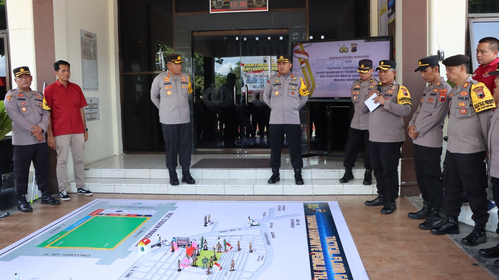 Tactical floor game (TFG) pengamanan Pemilu 2024 yang digelar di lobi Mapolres Wonogiri, Sabtu (20/1/2024).