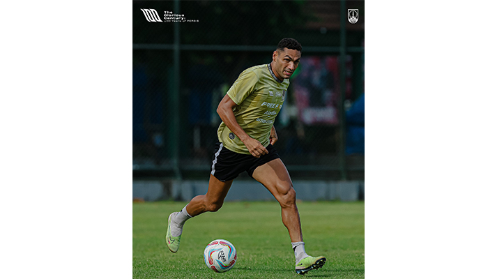 PEMANASAN: Bek Persis Solo Jaimerson xavier saat berlatih di Jogja, belum lama ini.