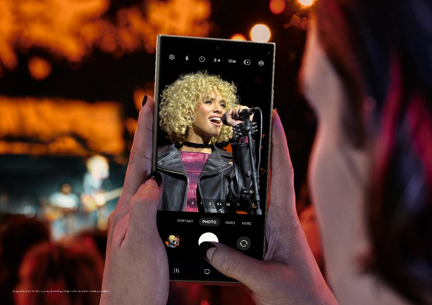 Galaxy S24 Ultra juga sanggup meminimalkan blur berkat optical image stabilizer (OIS) yang lebih lebar dan hand-shake compensation yang ditingkatkan.