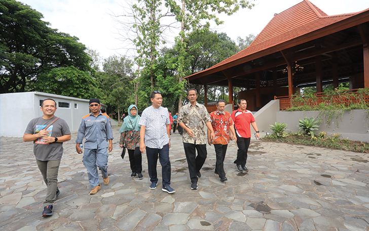Wakil Wali Kota Teguh Prakosa saat tinjau Taman Balekambang, Jumat (19/1).