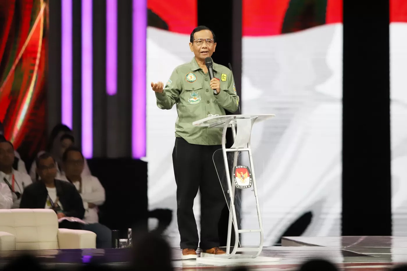 Mahfud MD menyampaikan pandangannya saat Debat Keempat Pilpres 2024 di JCC, Jakarta, Minggu (21/1/2024).