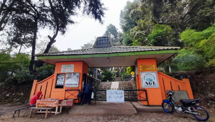 Jalur pendakian Gunung Lawu via Cemoro Kandang masih ditutup.