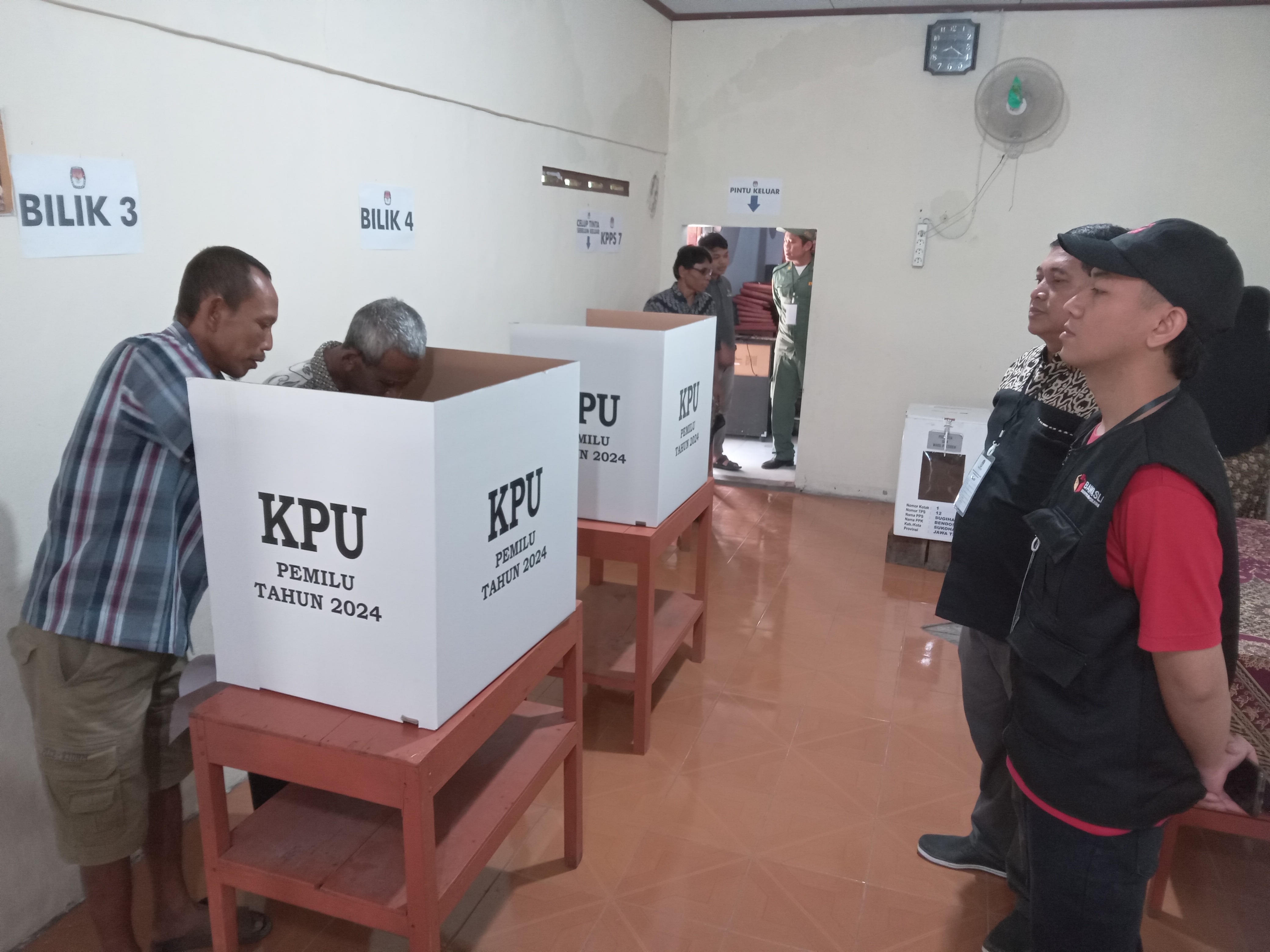 KPU Sukoharjo menggelar simulasi coblosan di TPS 12, Desa Sugihan, Kecamatan Bendosari.