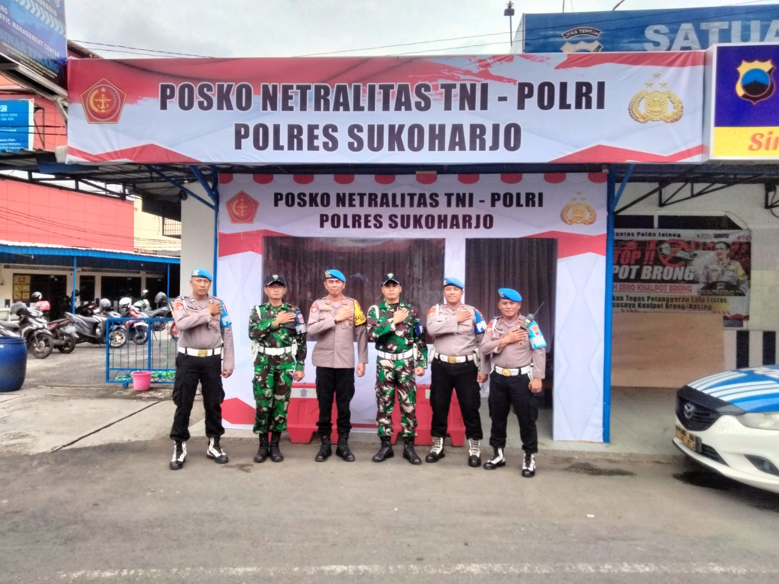 Posko Netralitas TNI/Polri yang didirikan olres Sukoharjo bersama Kodim 0726/Sukoharjo di Mako Patwal Sat Lantas Polres Sukoharjo (Depan Pasar Ir Soekarno).