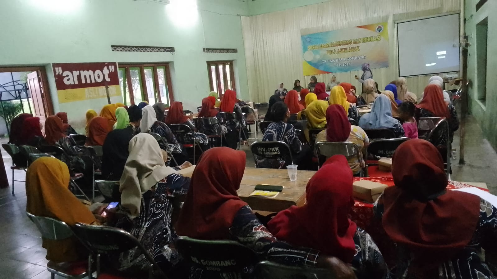 Sosialisasi parenting dan edukasi pola asuh anak di Balai Desa Gombang, Cawas, Kabupaten Klaten, Sabtu (27/1/2024).
