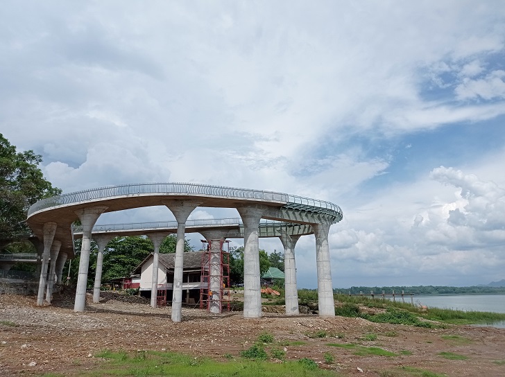 Jembatan baru di objek wisata Waduk Gajah Mungkur, Selasa (30/1/2024).
