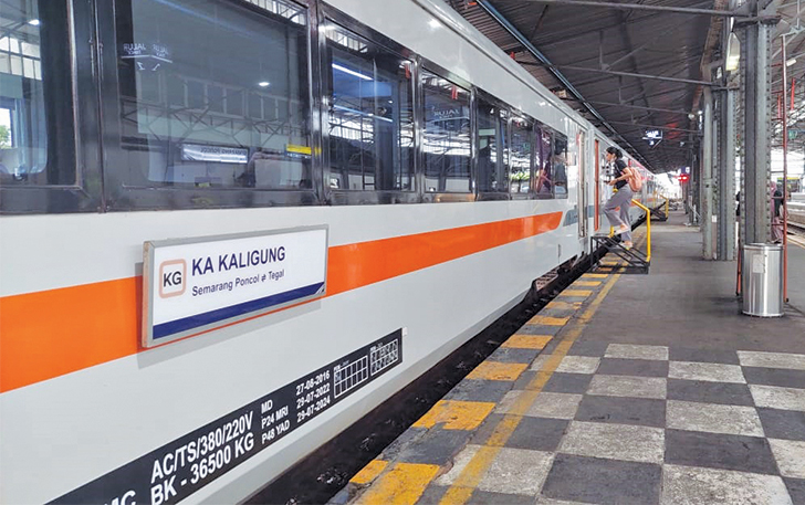PILIHAN: Kereta Api Kaligung menjadi salah satu moda transportasi relasi dari Semarang Poncol menuju Weleri, Batang, Pekalongan, Pemalang, hingga Tegal.