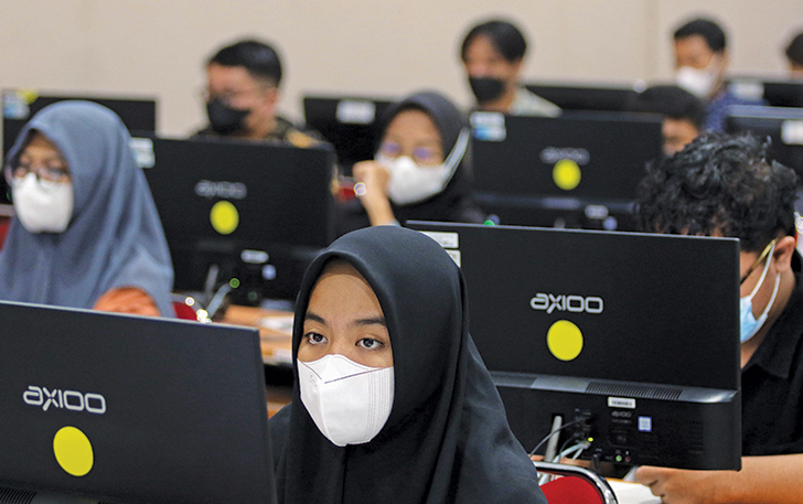 SMART: Pelaksanaan UTBK UNBK di UNS, belum lama ini. Tahun ini UNS membuka kuota 10.208 mahasiswa baru dalam SPMB, baik jalur SNBP, jalur SNBT, dan jalur seleksi mandiri.