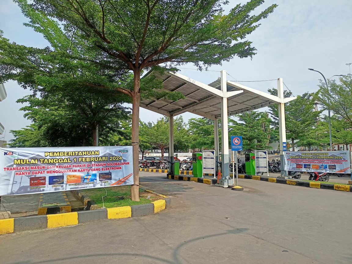 PEMBERITAHUAN: Pembayaran parkir di Stasiun Balapan Solo per 1 Februari 2024 menggunakan Kartu Uang Elektronik alias cashless.