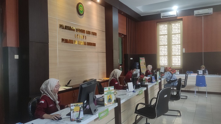 Pelayanan masyarakat di Pengadilan Agama Wonogiri, Rabu (31/1/2024).