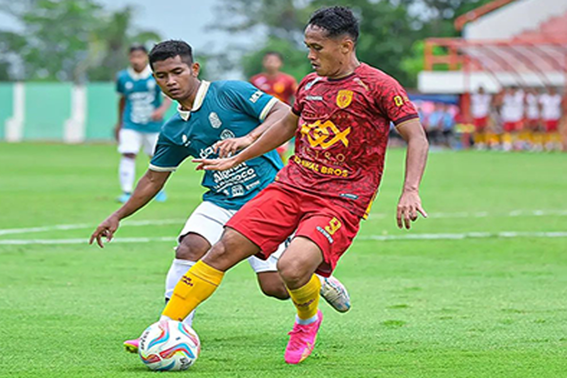 Nusantara United bertanding melawan PSPS Riau di Stadion Kebo Giro Boyolali, dalam laga lanjutan Liga 2, Jumat sore, 2 Februari. (PSPS RIAU OFFICIAL)