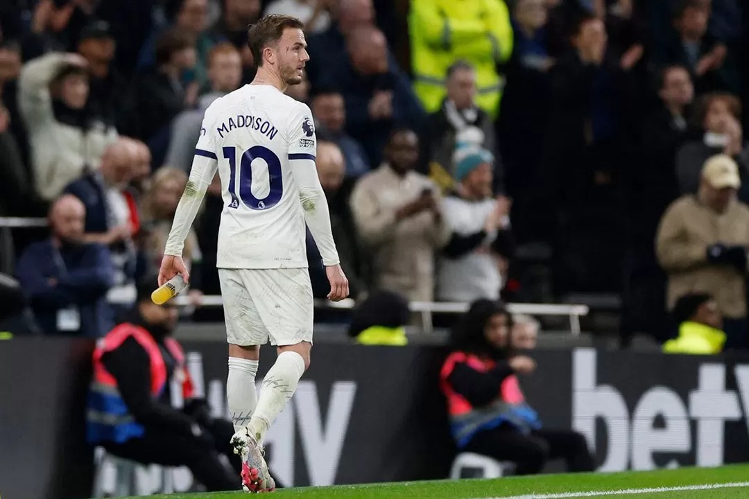 Kembalinya James Maddison di skuad utama Spurs jadi salah satu alasan kemenangan tim asuhan Ange Postecoglou atas Brentford pada Kamis (1/2).