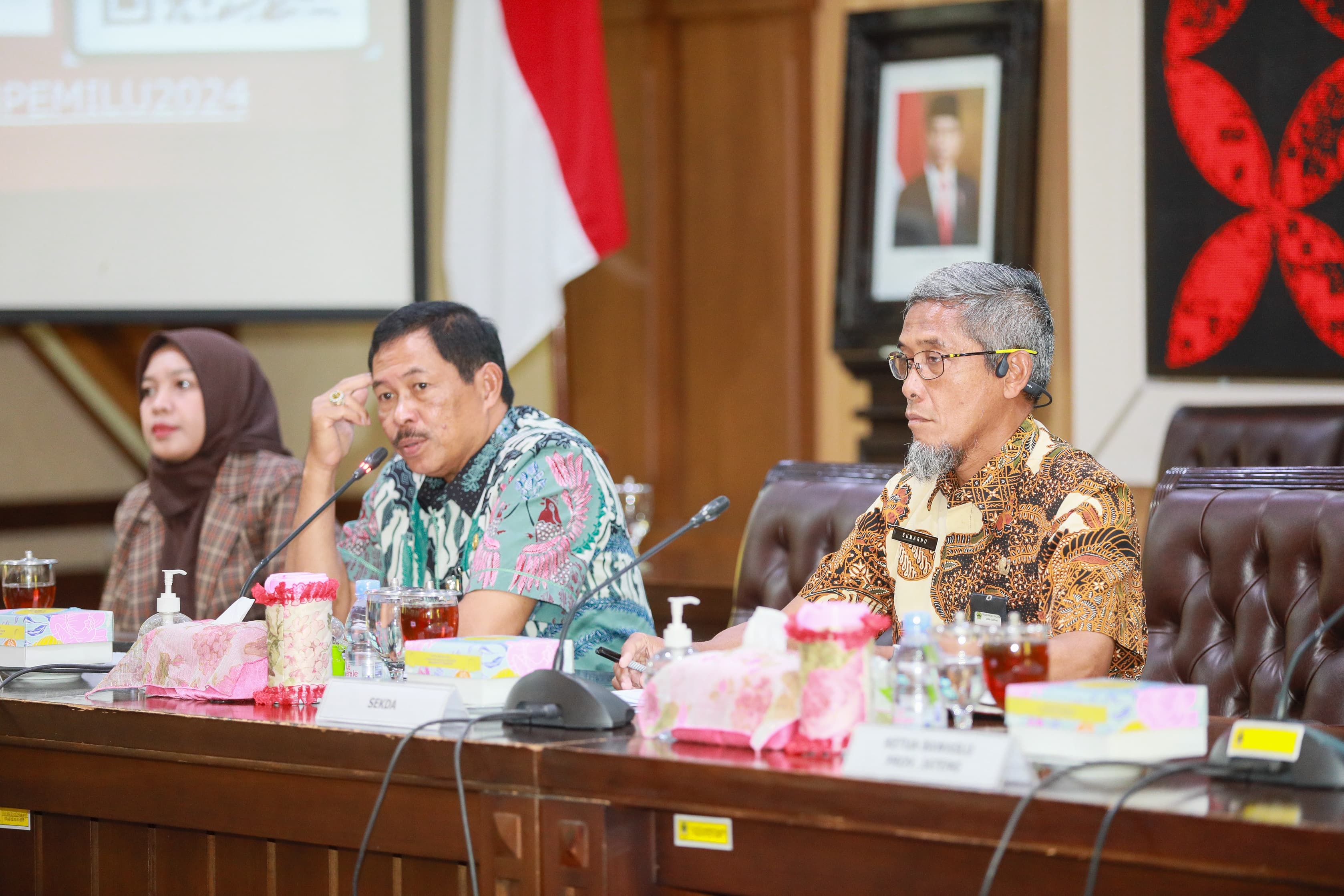 Pj Gubernur Jateng Nana Sudjana saat rapat koordinasi pemantauan perkembangan situasi politik dan kesiapan pemilu 2024 di Kantor Gubernur Jawa Tengah, Jumat (2/2/2024)