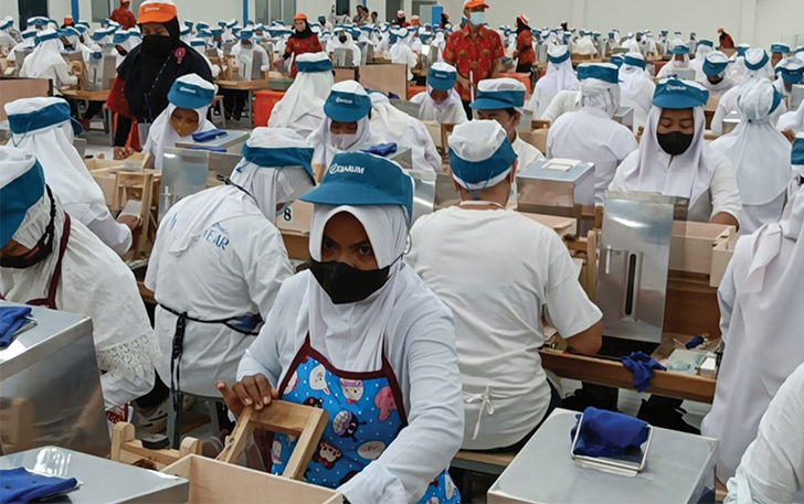 TEKAN PENGANGGURAN: Pabrik rokok di Desa Tlogotirto, Kecamatan Sumberlawang yang mempekerjakan 1.000 an orang. Pemkab terus berupaya menarik investor masuk ke Sragen.