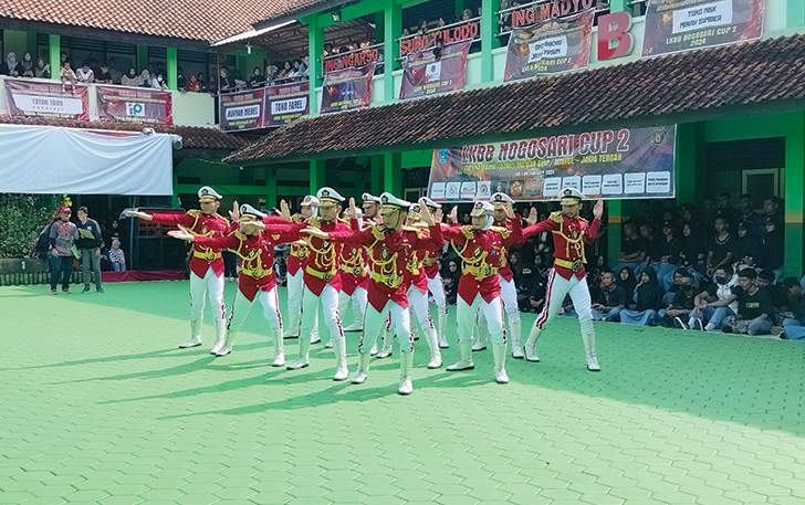 KOMPAK: Peserta Lomba Keterampilan Baris Berbaris (LKBB) tingkat SMP dan SMA sederajat se Jawa Tengah di SMA Negeri 1 Nogosari, kemarin.