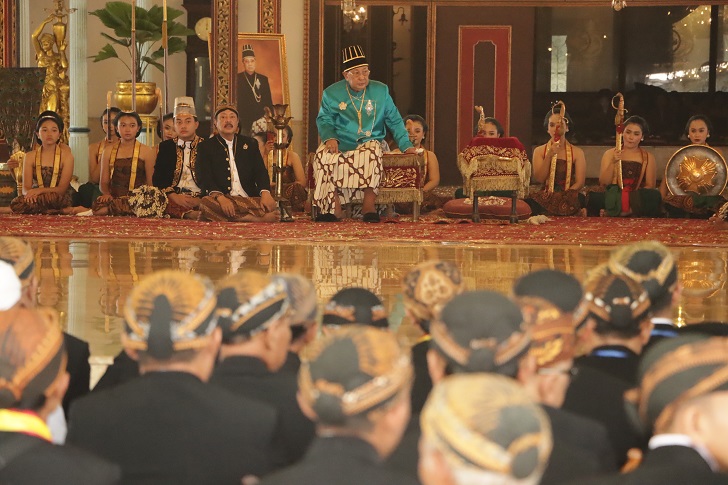 Paku Buwono (PB) XIII Hangabehi pimpin upacara adat Jumenengan di Dalem Ageng Keraton Solo, Selasa (6/2/2024)