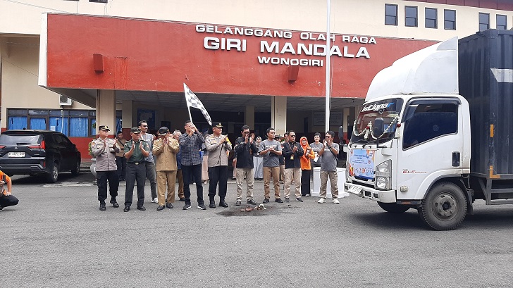 Pengiriman logistik Pemilu 2024 dari kompleks GOR Giri Mandala Wonogiri menuju Dapil IV, Selasa (6/2/2024).
