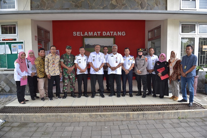 Pantauan logistik Pemilu 2024 oleh Tim DESK yang dipimpin Wakil Bupati Boyolali Wahyu Irawan di Kecamatan Sambi.