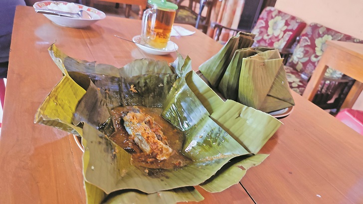 Botok mercon khas Kampung Widoro, Kelurahan Sragen Wetan, Kecamatan/Kabupaten Sragen.