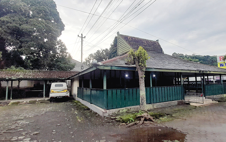DIKELOLA POKDARWIS: Gedung eks Kawedanan Karangpandan di Kampung Klatak, Desa/Kecamatan Karangpandan, Karanganyar.