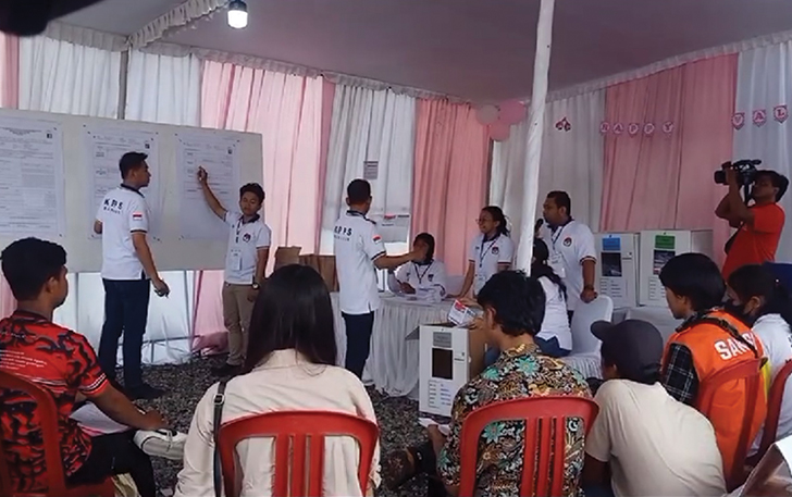 Proses perhitungan suara di TPS 34 Manahan, Rabu (14/2/2024).