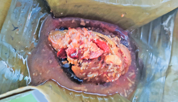 Menu botok belut di warung depan kantor Desa Tangkil, Kecamatan/Kabupaten Sragen.