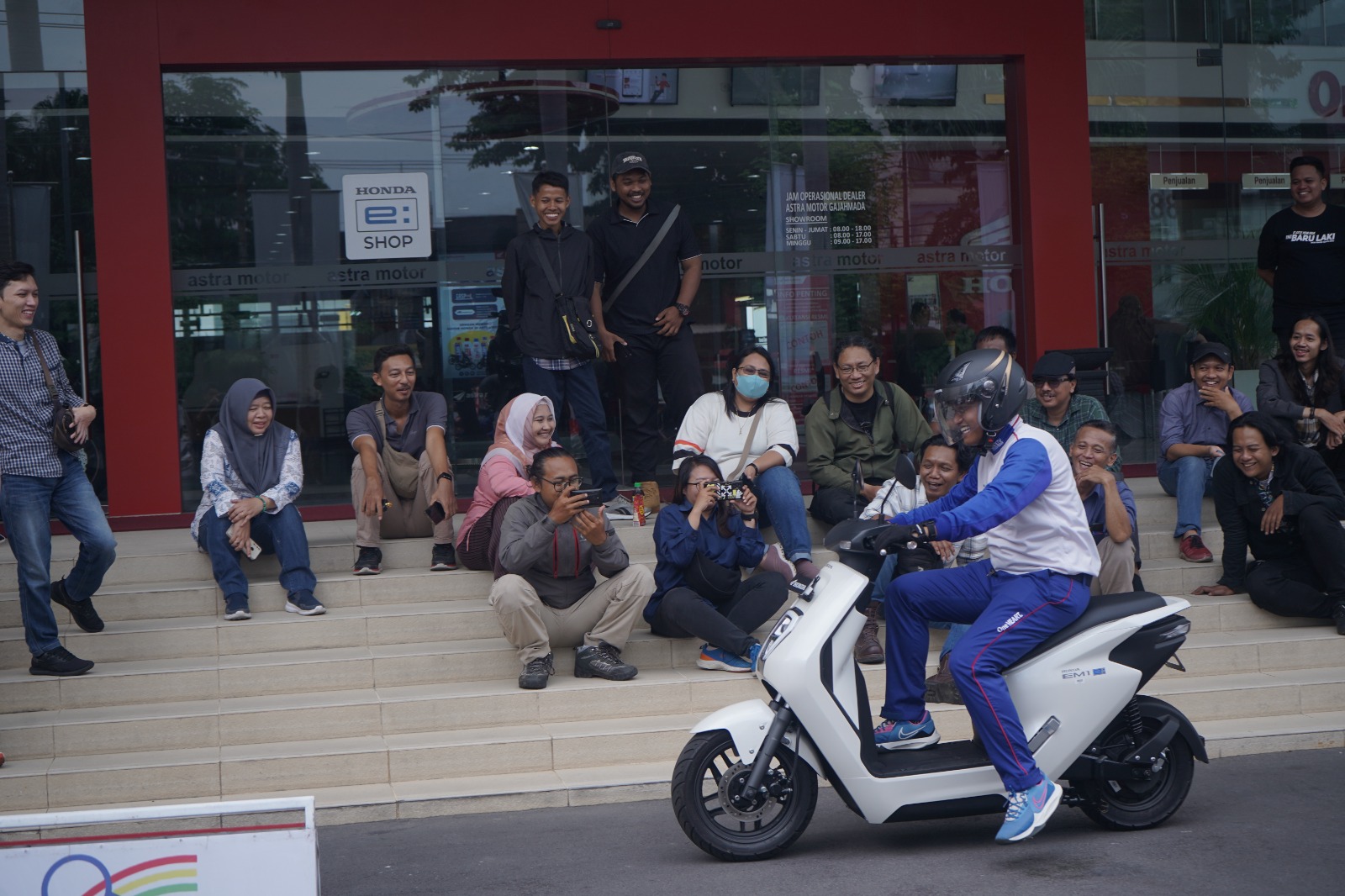 Workshop Keselamatan Berkendara naik Honda EM1 e: yang digelar Astra Motor Jateng kemarin.