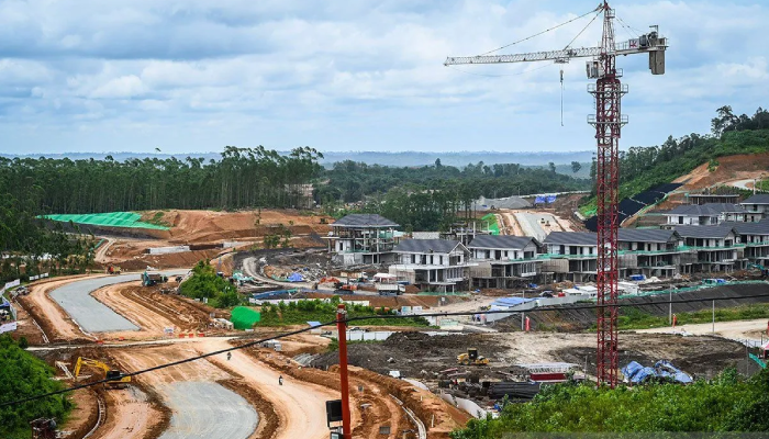 Suasana pembangunan di Kawasan Inti Pusat Pemerintahan (KIPP) Ibu Kota Nusantara (IKN), Kabupaten Penajam Paser Utara, Kalimantan Timur, Senin (12/2/2024).