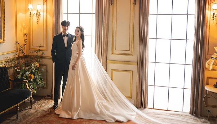 Foto pernikahan Na In Woo dan Park Min Young di drama Marry My Husband.