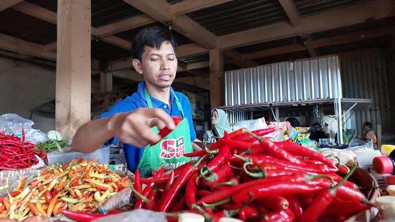 Pedagang cabai di Pasar Boyolali Kota. Harga beragam jenis cabai terus naik.