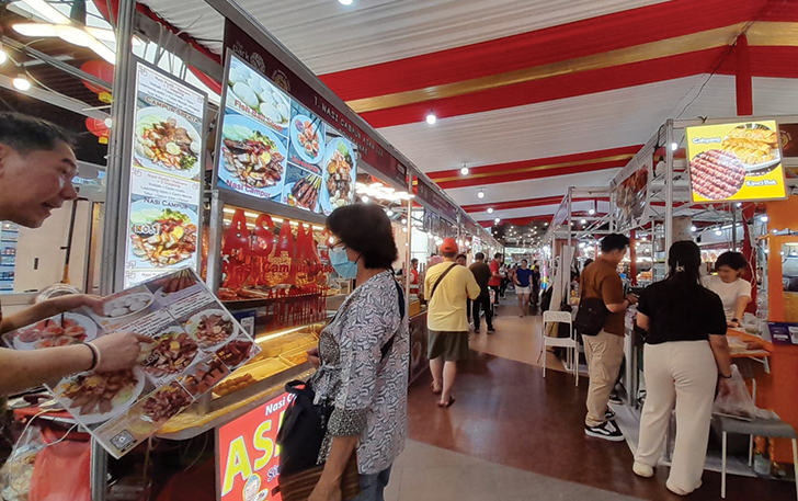 Suasana di Gebyar Kuliner Cap Go Meh yang digelar di Central Park The Park Mall Solo Baru, Rabu (21/2/2024).