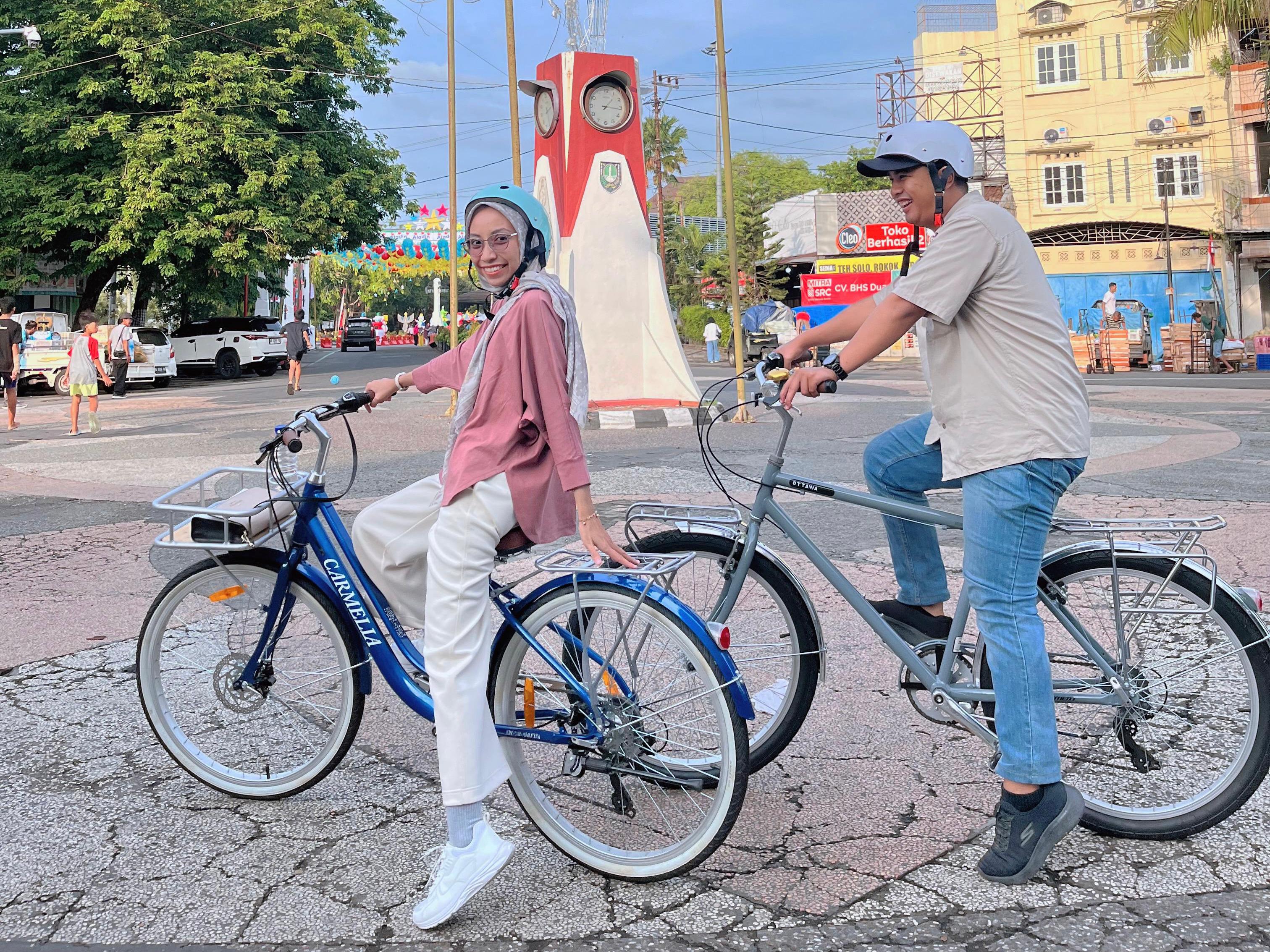 Private Trip bersepeda menelusuri sejumlah gang di Kota Solo lewat Gang Gowes.