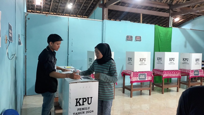 Pemungutan suara ulang di dua TPS Desa Kadireso, Kecamatan Teras, Kabupaten Boyolali, Jumat (23/2/2024).