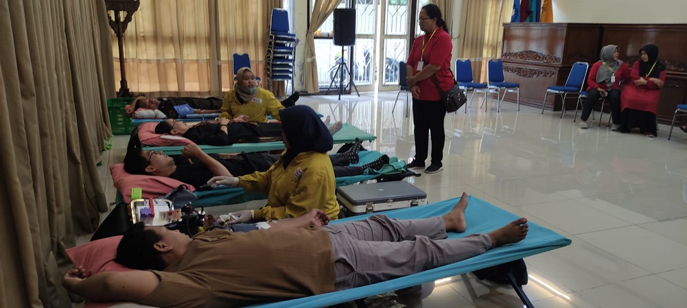 Donor darah yang digelar Dharma Wanita Persatuan ISI Surakarta di kampus setempat, Jumat (23/2/2024).