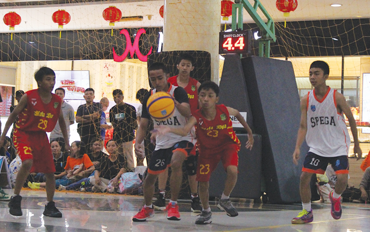 Debe Solo 3 X 3 Basketball Tournament yang digelar di Atrium Utama Solo Grand Mall, Sabtu (24/2/2024)