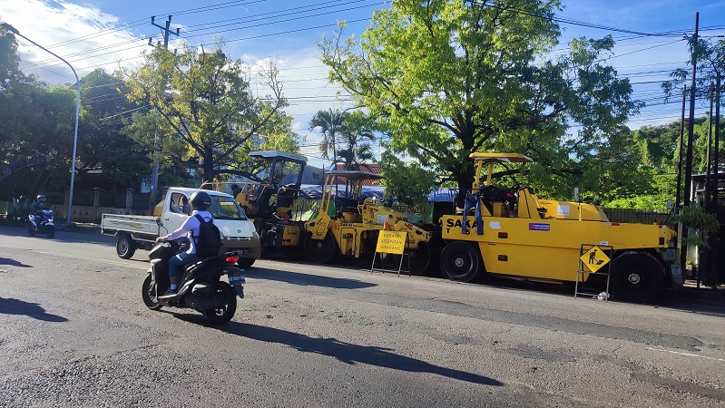 Alat berat dikerahkan untuk perbaikan jalan rusak di wilayah Kabupaten Sragen.