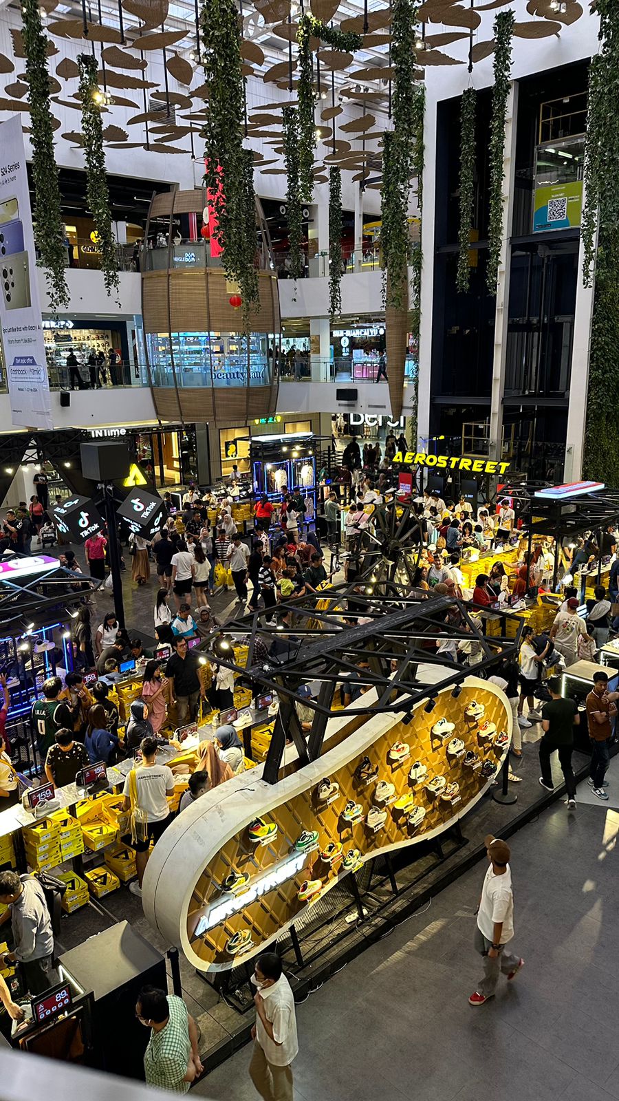 Aerostreet terus mengenalkan produk lokal kepada masyarakat lewat roadshow ke berbagai kota.